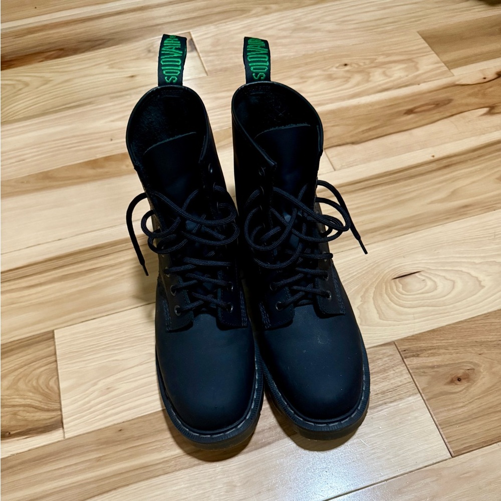 Solovair Black Greasy 8 Eye Derby Boot - 8.5 Mens / 9.5 Womens